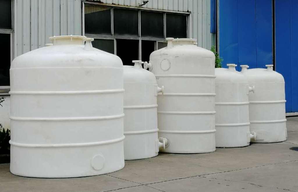 化學(xué)儲(chǔ)罐和塑料水箱之間存在什么不同的差異？